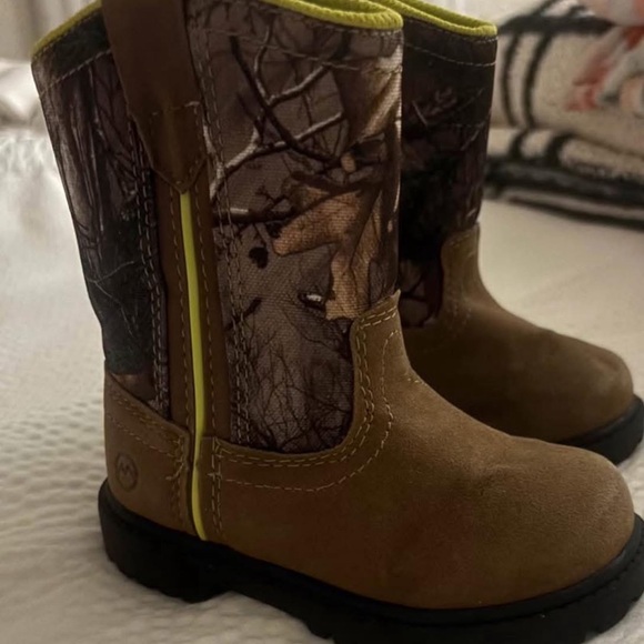 Brown and Camouflage Magellan Boots - Picture 1 of 1
